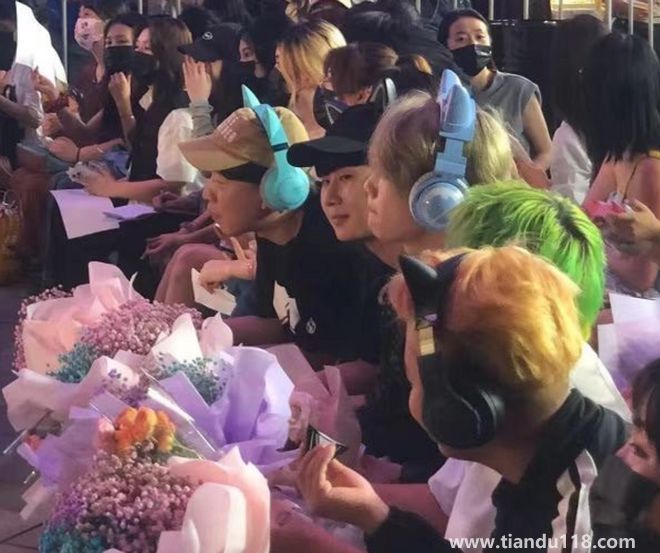 山寨男團(tuán)錄制惹爭(zhēng)議 楊迪劉維道歉(稱硬實(shí)力才是有價(jià)值)(圖2) 山寨男團(tuán)錄制惹爭(zhēng)議 楊迪劉維道歉(稱硬實(shí)力才是有價(jià)值)(圖2)