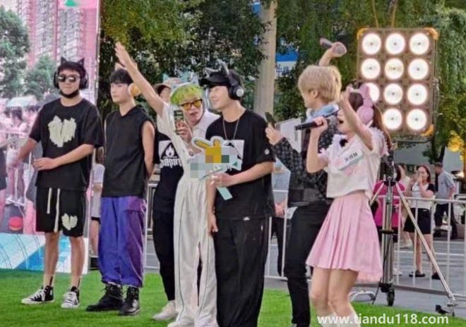 山寨男團(tuán)錄制惹爭(zhēng)議 楊迪劉維道歉(稱硬實(shí)力才是有價(jià)值)(圖3) 山寨男團(tuán)錄制惹爭(zhēng)議 楊迪劉維道歉(稱硬實(shí)力才是有價(jià)值)(圖3)