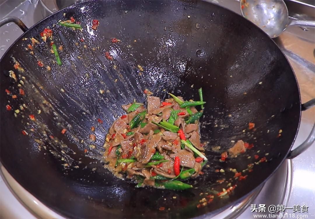 炒豬肝的做法（新鮮豬肝怎么炒好吃）(圖13)