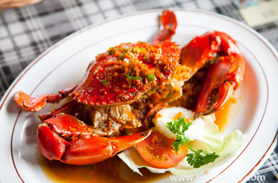 活螃蟹冷凍了3個月還能吃嗎（活螃蟹直接冷凍還是蒸熟冷凍）