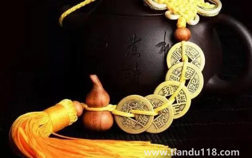 兩家門對(duì)門五帝錢掛在哪里最好1