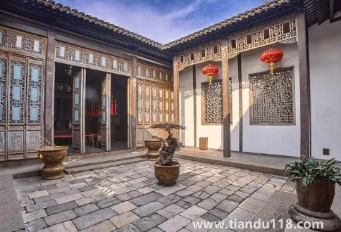 入宅開門的人有什么講究嗎（入宅拿什么進(jìn)門）