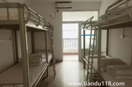 大學(xué)宿舍4人間是自己選嗎（大學(xué)寢室選4人間還是6人間）