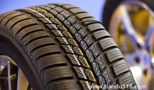 夏天輪胎會(huì)自己跑氣嗎（輪胎側(cè)面被扎了個(gè)小釘子怎么辦）