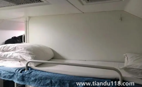 2022女生坐火車(chē)硬臥是上鋪好還是下鋪好（坐火車(chē)女孩選下鋪會(huì)怎么樣）