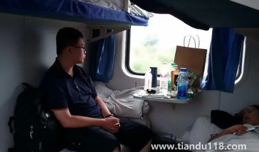 女生坐火車(chē)硬臥過(guò)夜安全嗎2