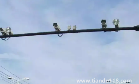 測速攝像頭閃光是不是被拍了3