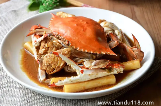 為什么梭子蟹蒸熟后全是黑水（蒸梭子蟹怎么不掉腳）