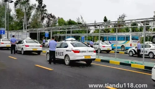 科三沒過騙教練過了會(huì)發(fā)現(xiàn)嗎（科三沒過要交補(bǔ)考費(fèi)給駕校嗎）