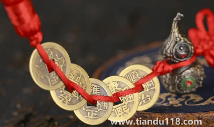 跟鄰居門對門五帝錢掛在門內(nèi)好不好2