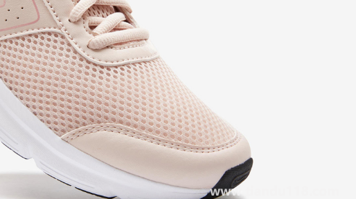 網(wǎng)面鞋破洞了怎么補(bǔ)救(網(wǎng)面鞋破洞了屬于質(zhì)量問題嗎)(圖3) 網(wǎng)面鞋破洞了怎么補(bǔ)救3