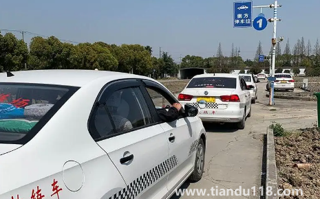 科三人工評(píng)判能找關(guān)系包過嗎（科目三的考官是交警還是教練）