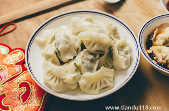 立冬還是冬至吃餃子不凍耳朵（立冬和冬至吃餃子的注意事項(xiàng)）