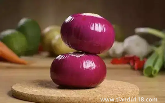 洋蔥發(fā)芽長苗了還能吃嗎3