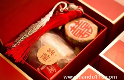 結(jié)婚伴手禮男方買還是女方買（結(jié)婚伴手禮的物品都有什么）