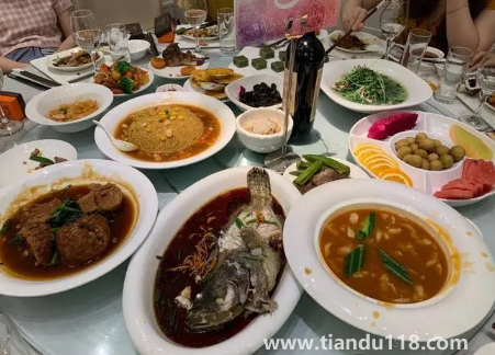 婚宴酒席價(jià)格一般多少錢(普通縣城和小城市酒席價(jià)格會差多少)(圖3) 婚宴酒席價(jià)格一般多少錢3