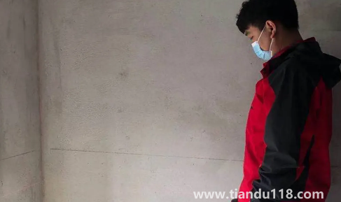 房子在驗(yàn)收后發(fā)現(xiàn)墻面空鼓誰負(fù)責(zé)3