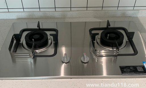 燃氣灶是一邊一個電池嗎3