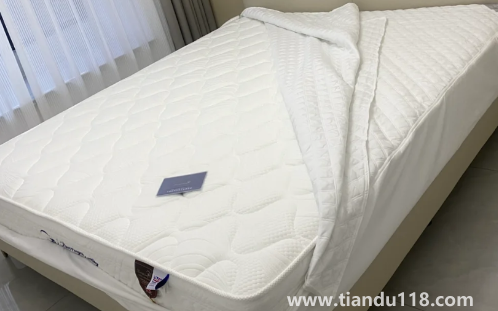 床墊氣味太重晾了一個(gè)星期可以睡了嗎(新買的床墊有股味道是正常的嗎)(圖2) 床墊氣味太重晾了一個(gè)星期可以睡了嗎2
