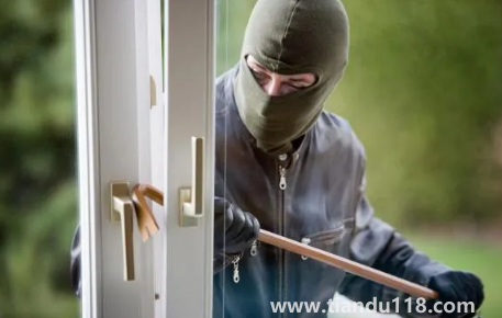 小偷進(jìn)屋偷吃過(guò)期食品死了誰(shuí)負(fù)責(zé)(小偷經(jīng)常半夜幾點(diǎn)偷東西)(圖1) 小偷進(jìn)屋偷吃過(guò)期食品死了誰(shuí)負(fù)責(zé)1