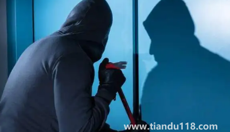 小偷進(jìn)屋偷吃過(guò)期食品死了誰(shuí)負(fù)責(zé)(小偷經(jīng)常半夜幾點(diǎn)偷東西)(圖3) 小偷進(jìn)屋偷吃過(guò)期食品死了誰(shuí)負(fù)責(zé)3