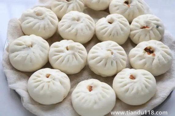 蒸包子上層和下層哪個(gè)熟得更加快（蒸包子有哪些講究）