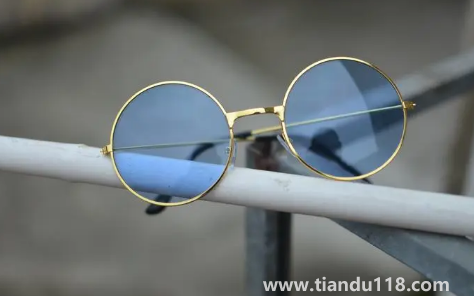 網(wǎng)上配的眼鏡戴著暈?zāi)芡藛?