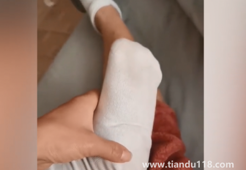 女子一家三口發(fā)燒用洋蔥退熱成功（專家回應(yīng)：高燒不適用）