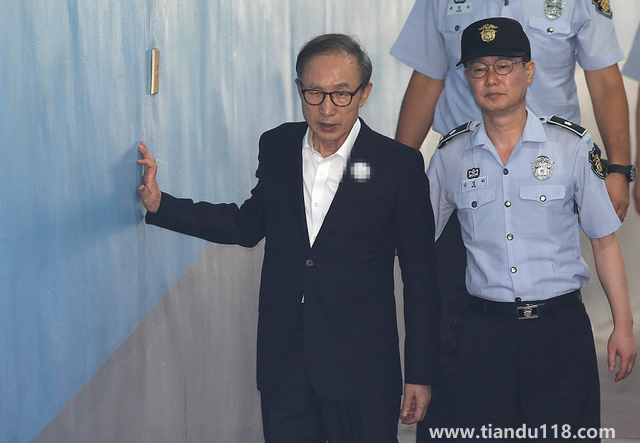 韓國(guó)前總統(tǒng)李明博出獄待遇慘淡（沒(méi)養(yǎng)老金，不配司機(jī)，無(wú)秘書(shū)）