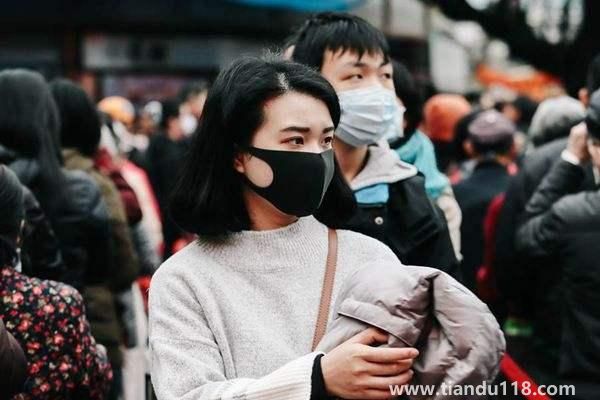 丈夫故意把孩子弄哭丟給發(fā)燒妻子（疫情測(cè)出了陽(yáng)性，也測(cè)出了人性）