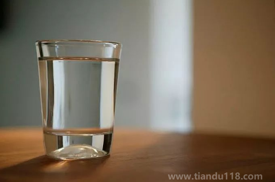 淡鹽水可以補(bǔ)充電解質(zhì)嗎（喝淡鹽水有什么好處）