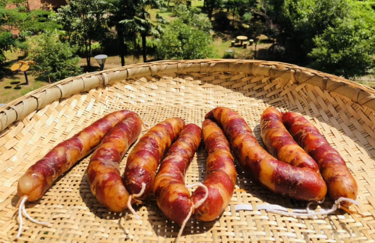 香腸灌好是直接曬還是放幾天曬（香腸晾曬幾天可以吃）