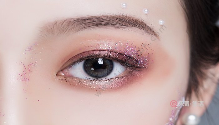 橘色眼影配什么口紅