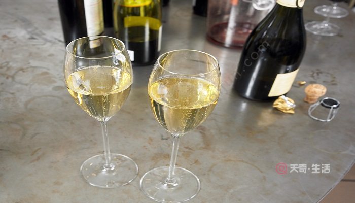 如何用白葡萄酒制作爽膚水